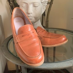 SALE!! Johnston & Murphy saddle leather loafers Size 8.